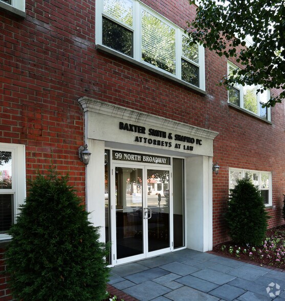 99 N Broadway, Hicksville, NY à louer - Photo de l’immeuble – Image 2 sur 7