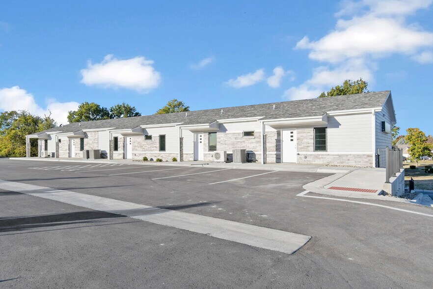 1010 Sugarland Dr, Pleasant Hill, MO à louer - Photo de l’immeuble – Image 2 sur 13