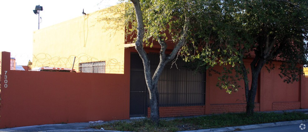 7330 NE 4th Ct, Miami, FL à louer - Photo de l’immeuble – Image 2 sur 19