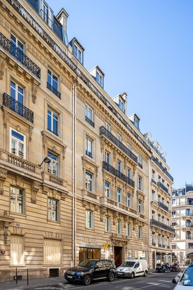 58 Rue Pierre Charron, Paris à louer - Photo de l’immeuble – Image 2 sur 3