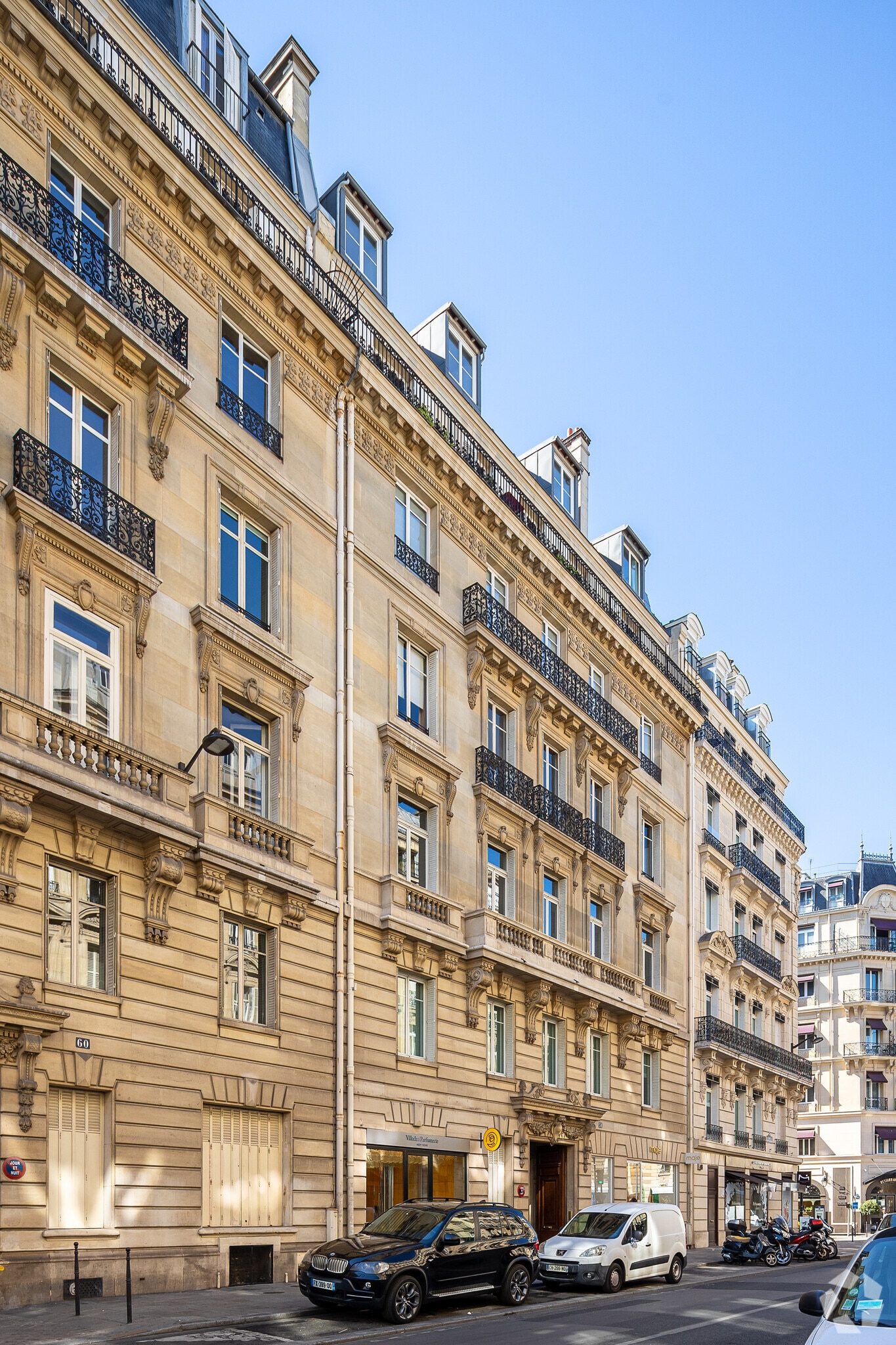 58 Rue Pierre Charron, Paris à louer Photo de l’immeuble– Image 1 sur 3