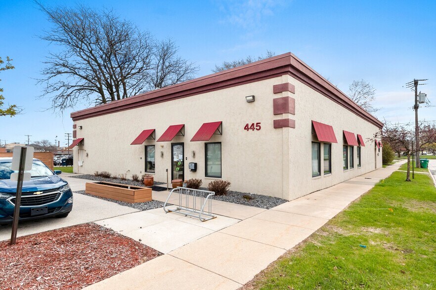 445 S Adams St, Green Bay, WI à louer - Photo de l’immeuble – Image 1 sur 53