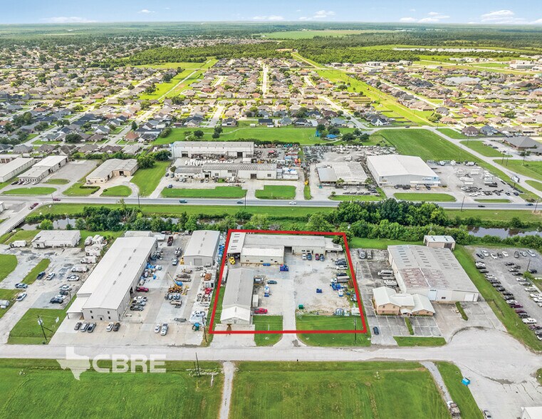 141-147 N Lacarpe Cir, Houma, LA à vendre - Photo de l’immeuble – Image 2 sur 3