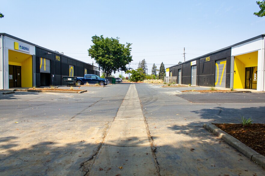 9935 Horn Rd, Sacramento, CA à louer - Photo de l’immeuble – Image 3 sur 9