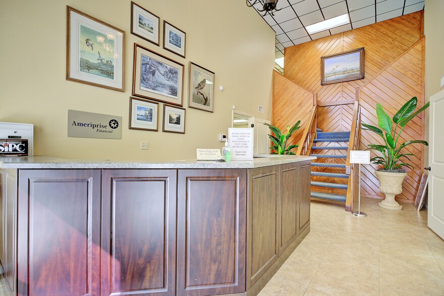 4927 Southfork Dr, Lakeland, FL à vendre - Photo intérieure – Image 3 sur 32