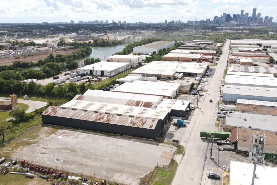 5702 Armour Dr, Houston, TX à louer - Photo de l’immeuble – Image 2 sur 5