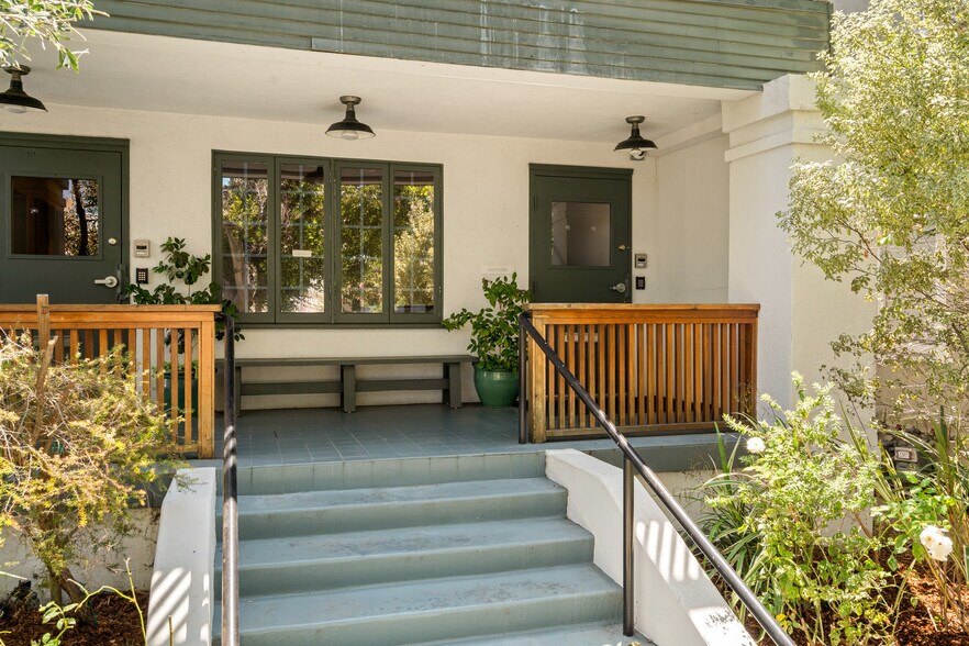 588 N Larchmont Blvd, Los Angeles, CA à louer - Photo de l’immeuble – Image 2 sur 20