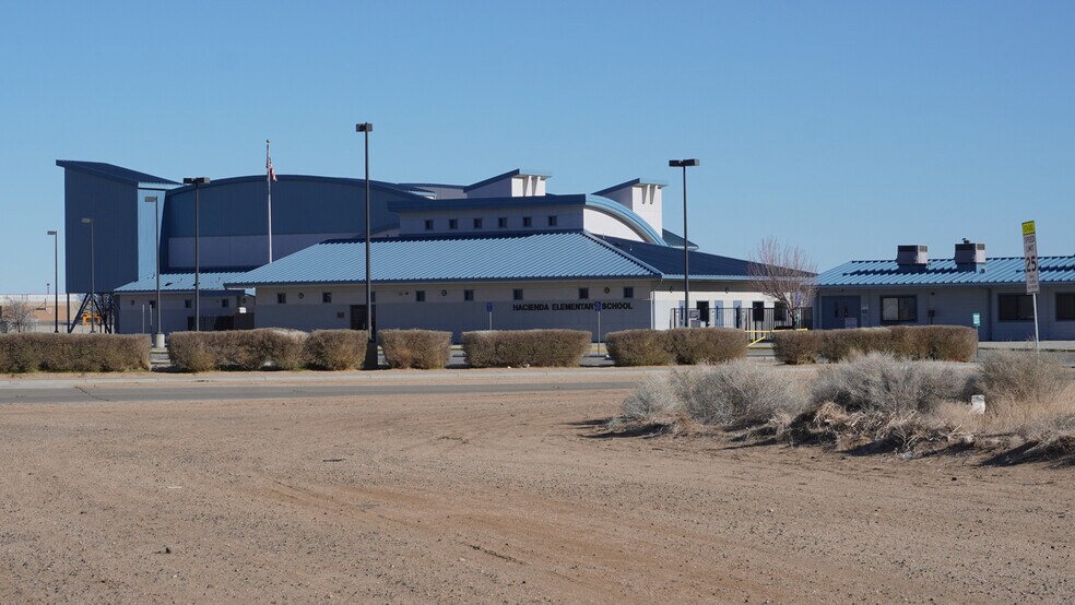 Hacienda Blvd, California City, CA à vendre - Photo de l’immeuble – Image 1 sur 7