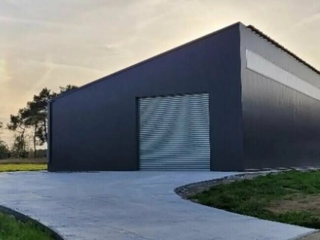 Plus de détails pour Local d'activités à louer