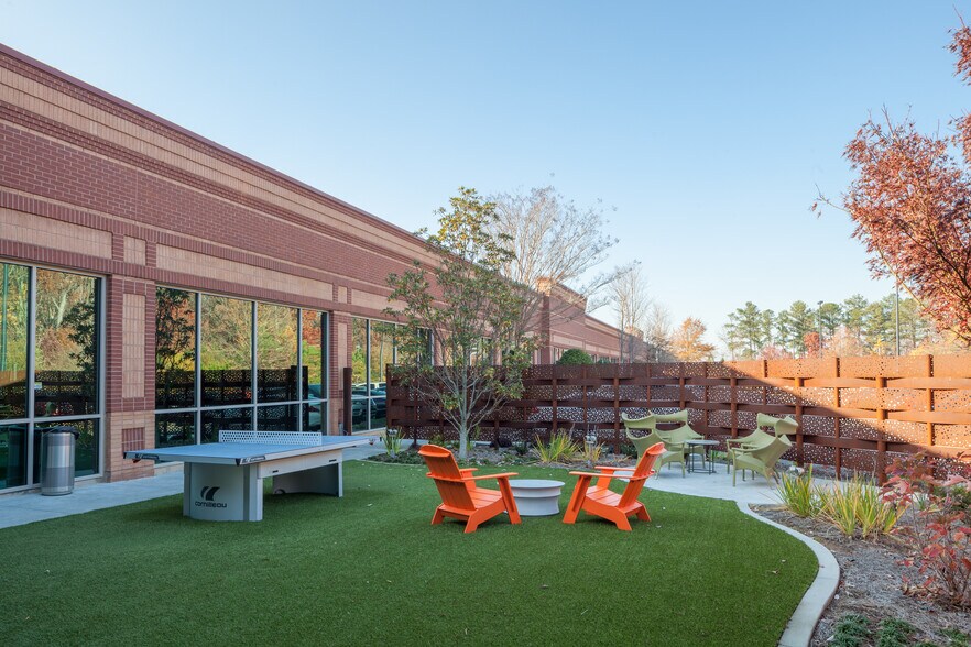 1715 N Brown Rd, Lawrenceville, GA à louer - Photo de l’immeuble – Image 2 sur 8