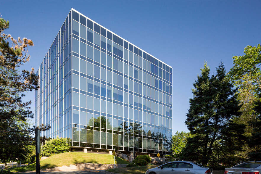 2717 Joseph Howe Dr, Halifax, NS à louer - Photo principale – Image 1 sur 1