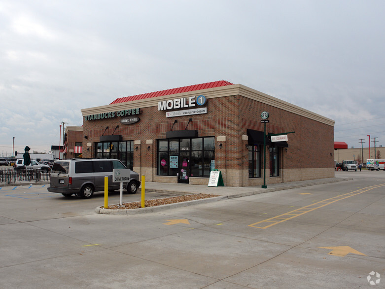Groesbeck Hwy, Clinton Township, MI à louer - Photo principale – Image 1 sur 10