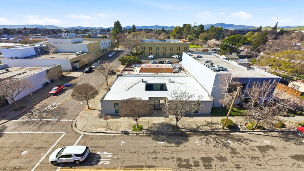 801 Jefferson St, Fairfield, CA à vendre - Photo de l’immeuble – Image 3 sur 12