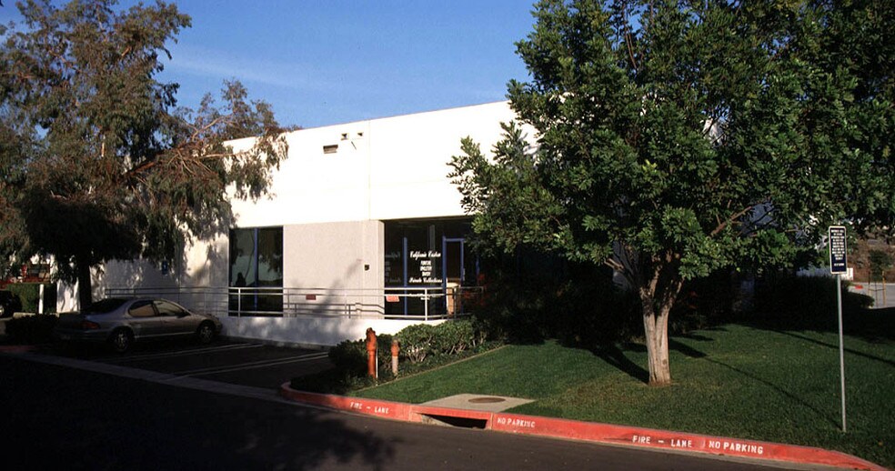 1220 Keystone Way, Vista, CA à vendre - Photo de l’immeuble – Image 3 sur 7