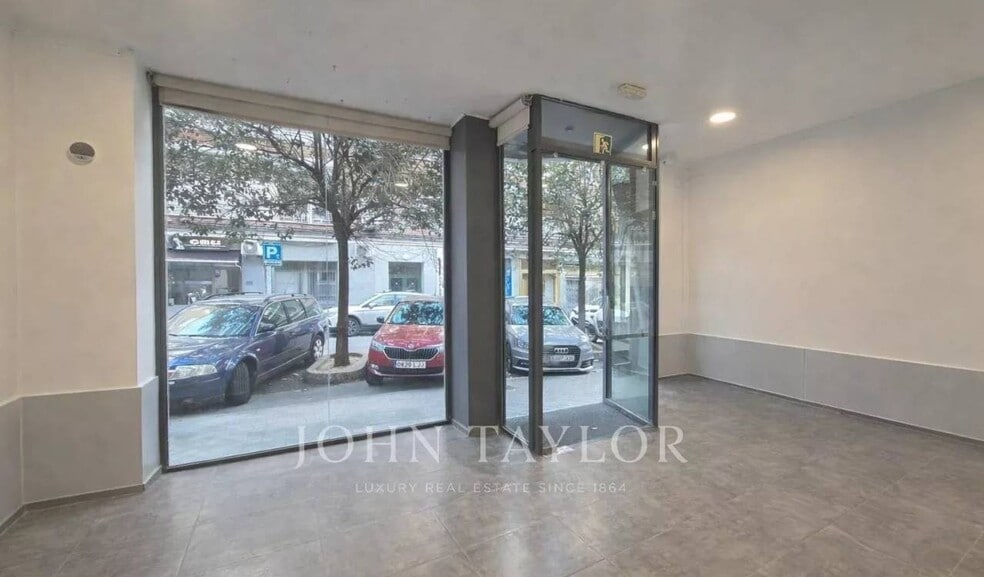 Immeuble residentiel dans Madrid, Madrid à vendre - Photo intérieure – Image 2 sur 3