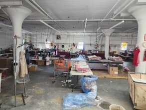 34-09-34-11 Queens Blvd, Long Island City, NY à louer Photo intérieure– Image 1 sur 13