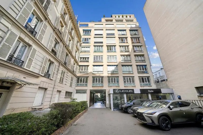 38 Rue Brunel, Paris à louer - Photo de l’immeuble – Image 1 sur 16