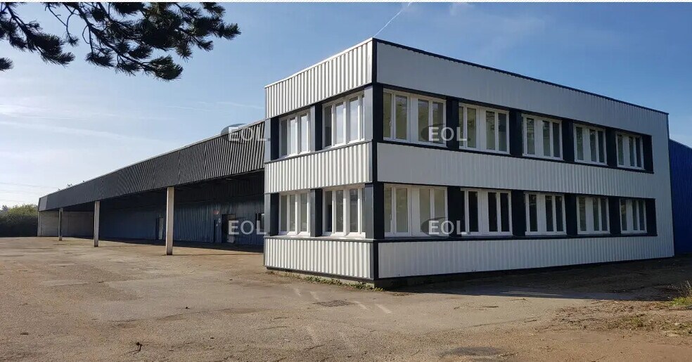 Industriel/Logistique dans Coignières à louer - Photo de l’immeuble – Image 1 sur 3