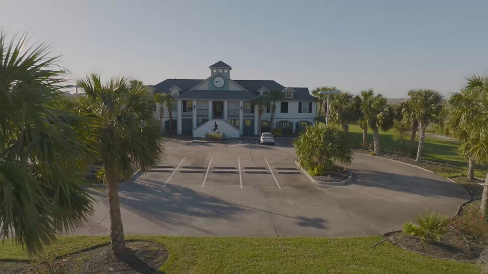 201 Harbor Walk Blvd, Hitchcock, TX à vendre - Vidéo sur l’annonce professionnelle – Image 2 sur 13