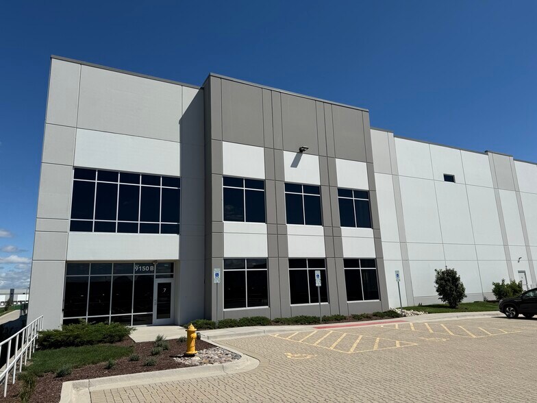 9150 W 55th St, McCook, IL à louer - Photo de l’immeuble – Image 1 sur 7
