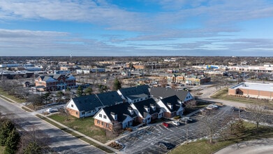 610 Crystal Point Dr, Crystal Lake, IL à louer Photo de l’immeuble– Image 2 sur 13