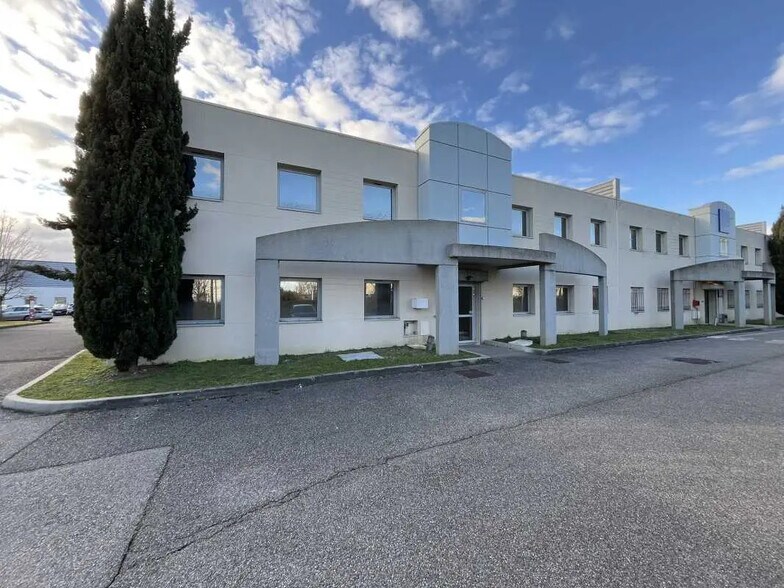 36 Rue Champ Dolin, Saint-Priest à louer - Photo de l’immeuble – Image 3 sur 18