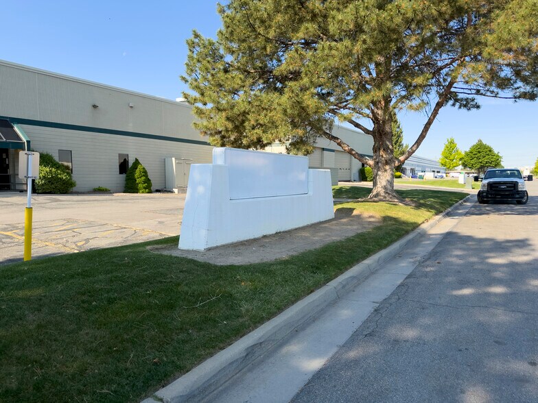 2415-2435 Custer Rd, Salt Lake City, UT à louer - Photo de l’immeuble – Image 3 sur 3