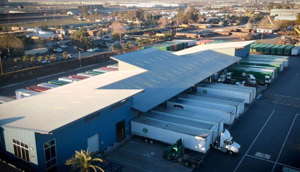 8602 Banana Ave, Fontana, CA à louer - Photo de l’immeuble – Image 3 sur 6