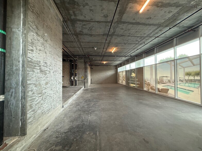 696 S New Hampshire Ave, Los Angeles, CA à louer - Photo de l’immeuble – Image 3 sur 11