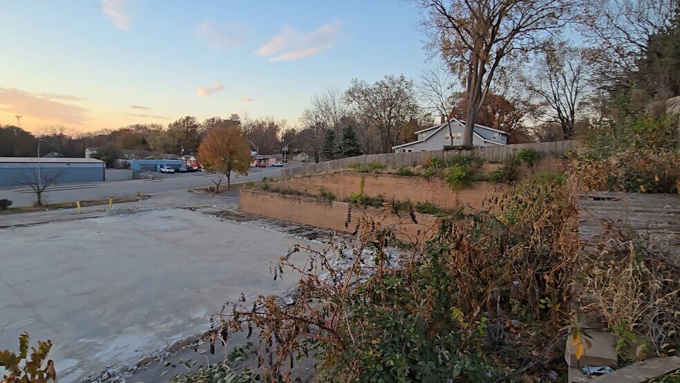 11200 E Truman Rd, Independence, MO à vendre - Vidéo sur l’annonce professionnelle – Image 2 sur 22