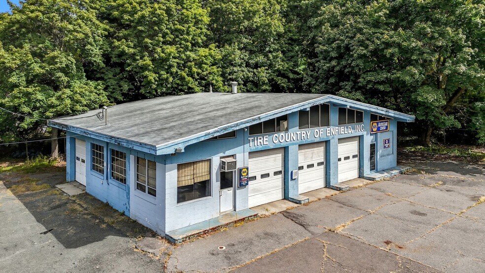 Automotive Building w/ Adjacent Land portefeuille de 2 biens à vendre sur LoopNet.fr - Photo de l’immeuble – Image 1 sur 16