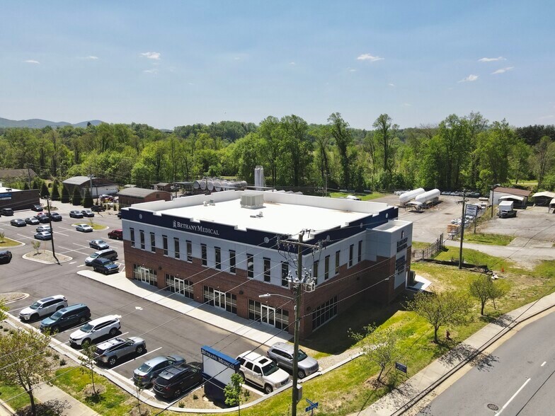 1103 D St, North Wilkesboro, NC à louer - Photo de l’immeuble – Image 3 sur 7