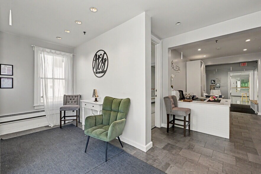 245 Mill St, Greenwich, CT à louer - Photo de l’immeuble – Image 3 sur 24