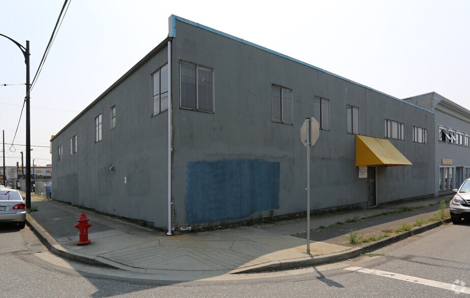 1696 Franklin St, Vancouver, BC à louer - Photo de l’immeuble – Image 1 sur 3