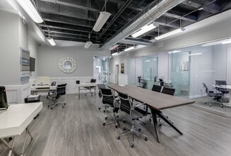 501 Queen St W, Toronto, ON à louer Photo intérieure– Image 2 sur 5