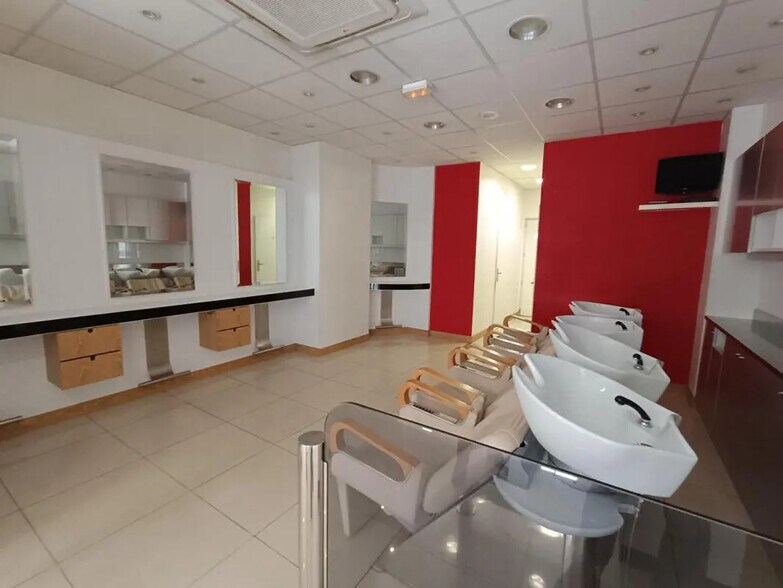 Local d'activités dans Albertville à vendre - Photo intérieure – Image 2 sur 6