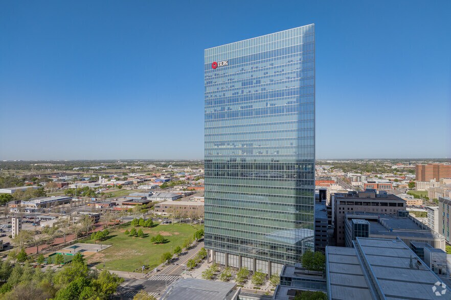 499 W Sheridan Ave, Oklahoma City, OK à louer - Photo de l’immeuble – Image 3 sur 35