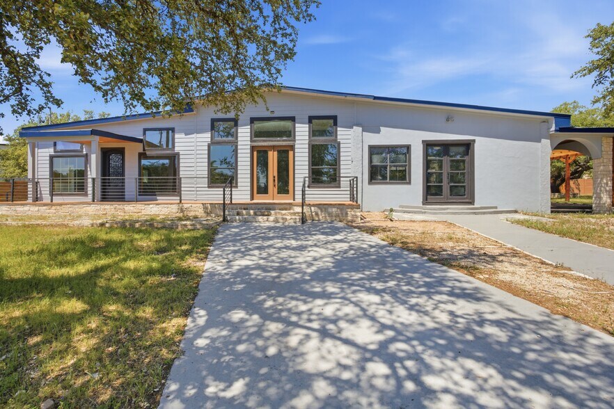 17621 Stacey Ln, Lago Vista, TX à louer - Photo de l’immeuble – Image 1 sur 34