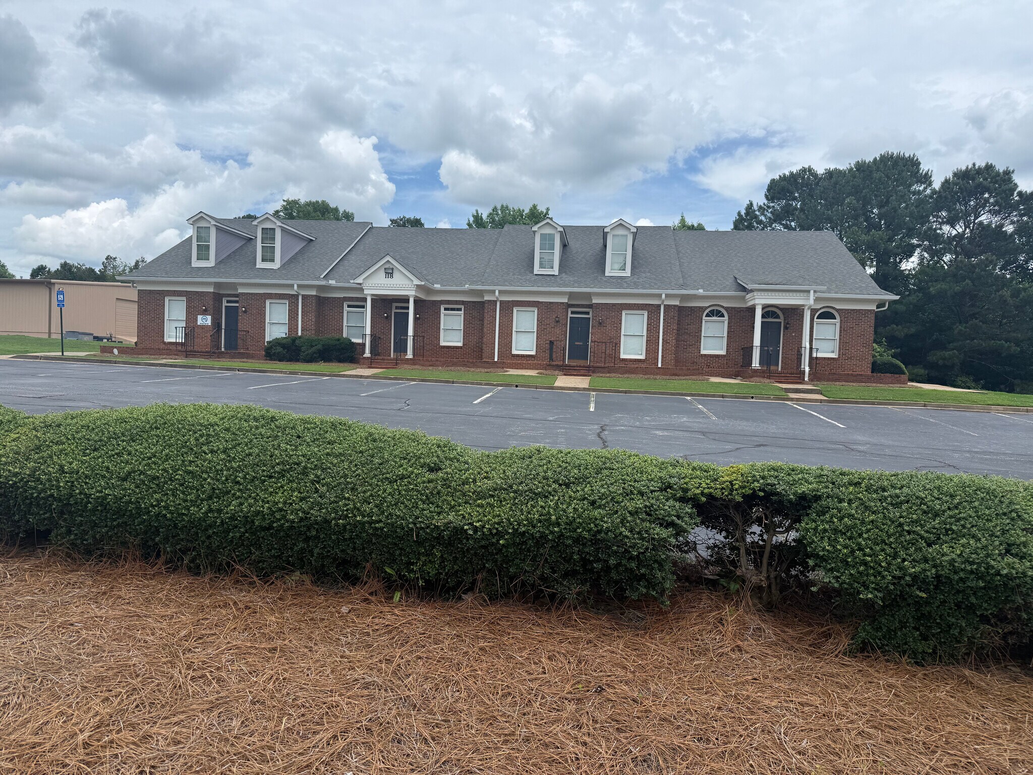 118 Governors Sq, Peachtree City, GA à louer Photo de l’immeuble– Image 1 sur 3