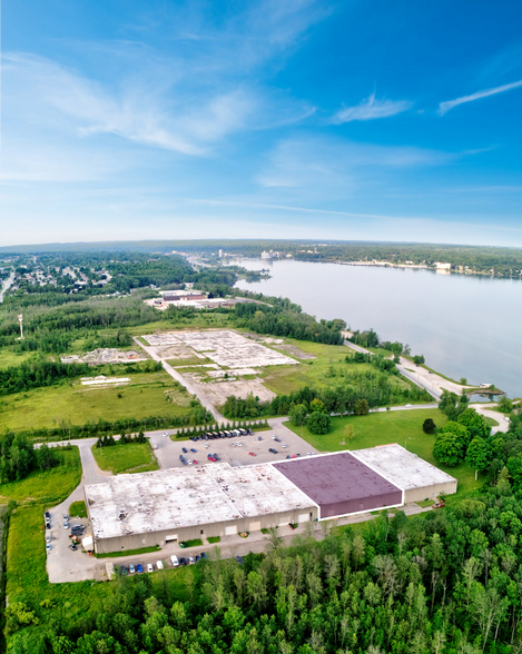 3225 E Bayshore Rd, Owen Sound, ON à louer - Photo de l’immeuble – Image 2 sur 4