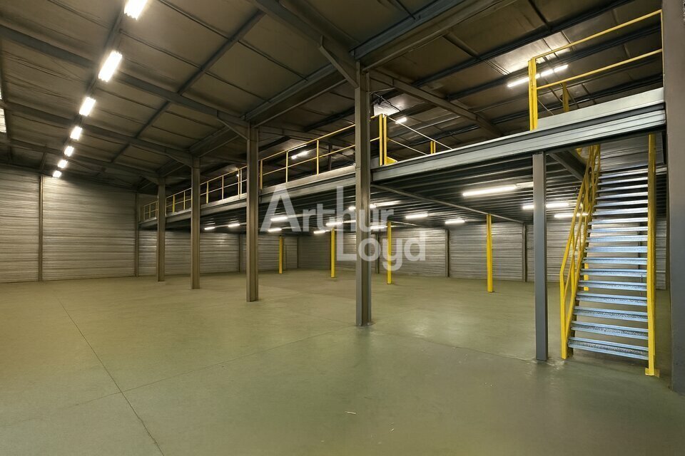 Industriel/Logistique dans Porte-de-Savoie à louer Photo intérieure– Image 1 sur 7