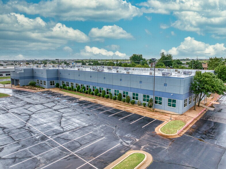 7720 NW 85th Ter, Oklahoma City, OK à vendre - Photo de l’immeuble – Image 3 sur 20
