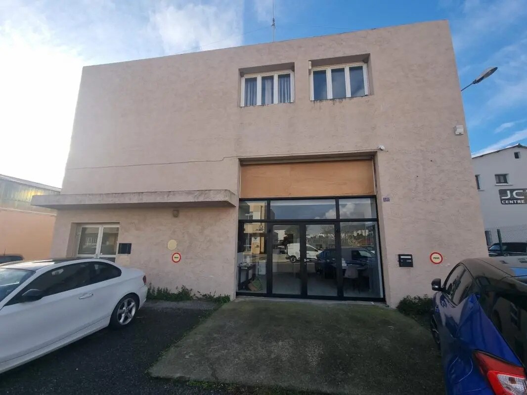 Industriel/Logistique dans Borgo à louer Photo de l’immeuble– Image 1 sur 4