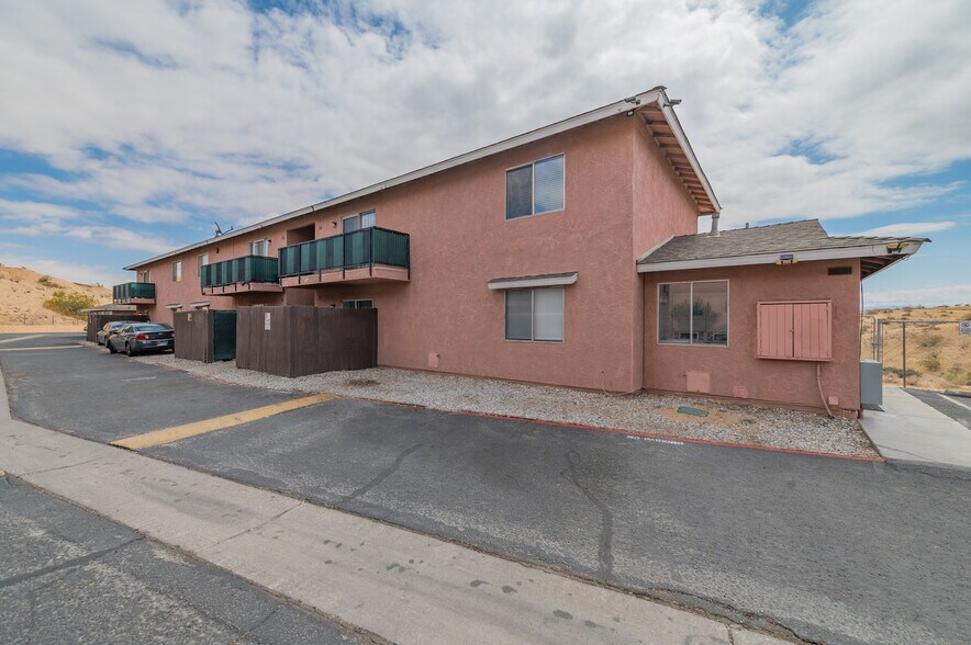 16518 Avalon Ave, Victorville, CA à vendre - Photo de l’immeuble – Image 2 sur 24
