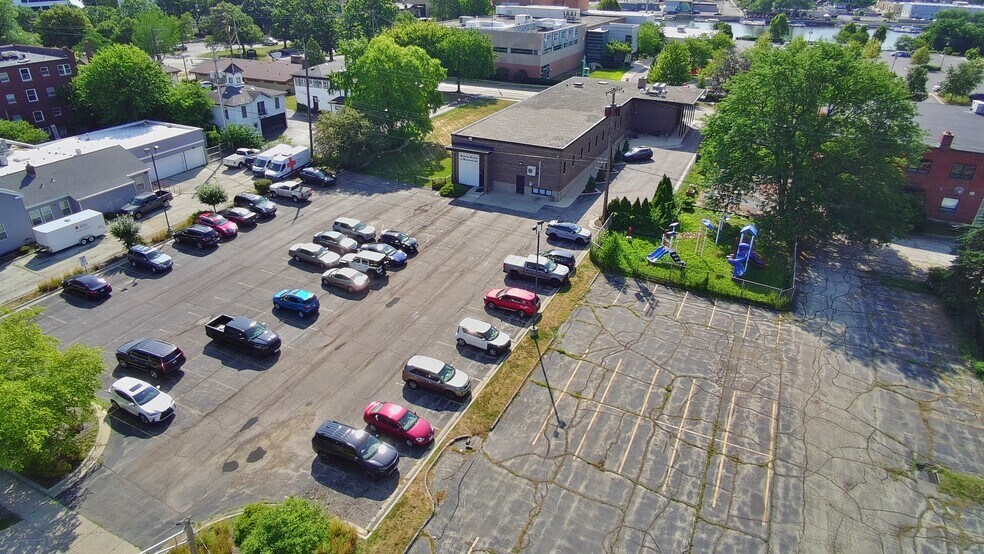 706 N Main St, Rockford, IL à louer - Photo de l’immeuble – Image 3 sur 3