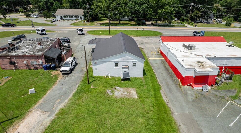 580 Cornelius St, Hillsborough, NC à vendre - Photo de l’immeuble – Image 3 sur 11