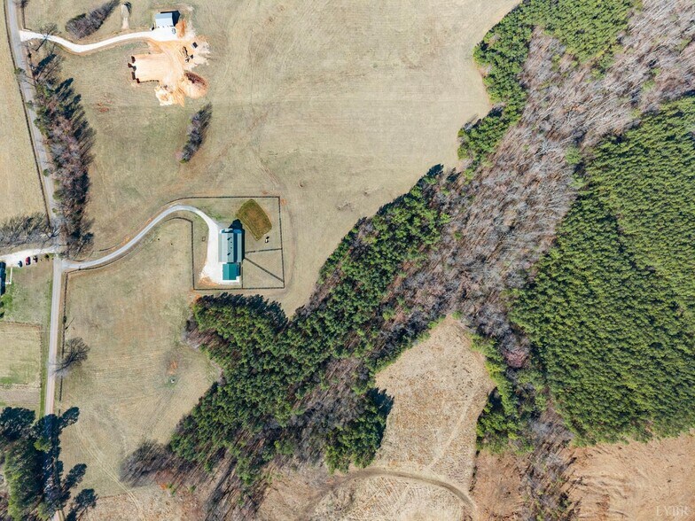 1433 Piney Mountain Rd, Appomattox, VA à vendre - Photo de l’immeuble – Image 3 sur 27