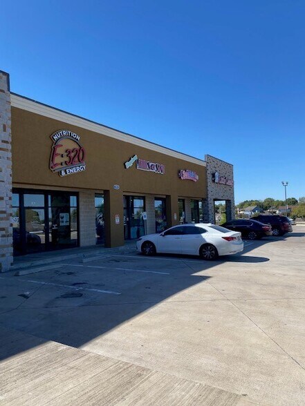 710 E Sublett Rd, Arlington, TX à louer - Photo de l’immeuble – Image 3 sur 14