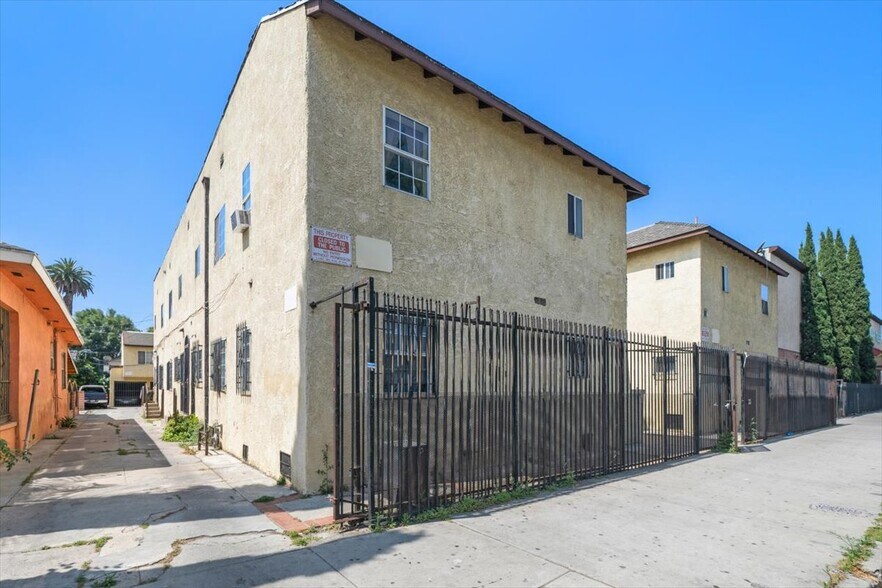 1148 E 43rd St, Los Angeles, CA à vendre - Photo de l’immeuble – Image 3 sur 15