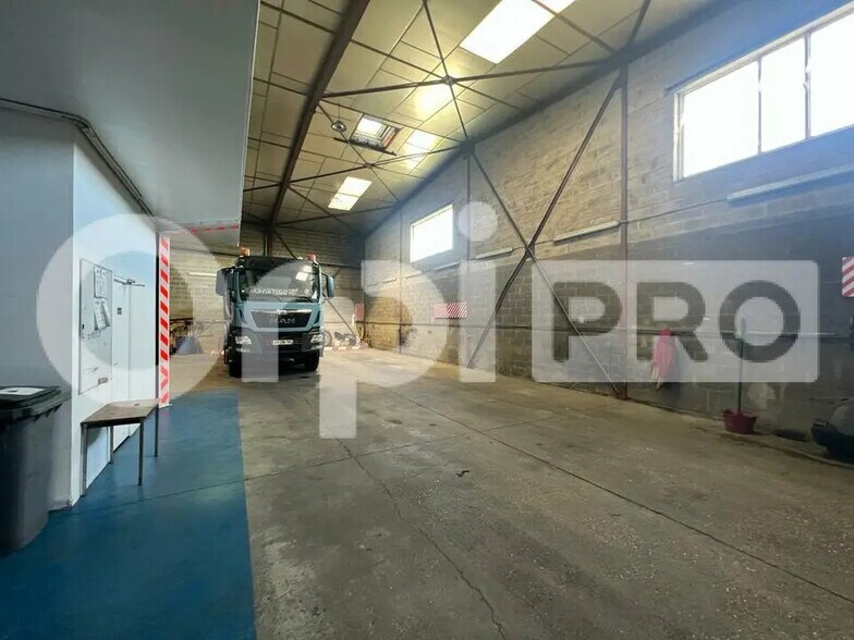 Local d’activités dans Verrières-le-Buisson à louer - Photo de l’immeuble – Image 3 sur 12